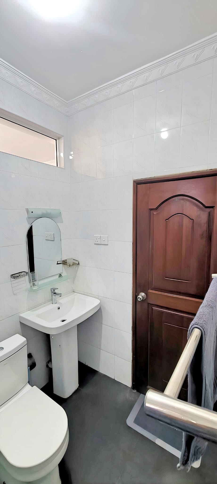 Fully Furnished Apartment for Rent in Beach Road, Mount Lavinia. 