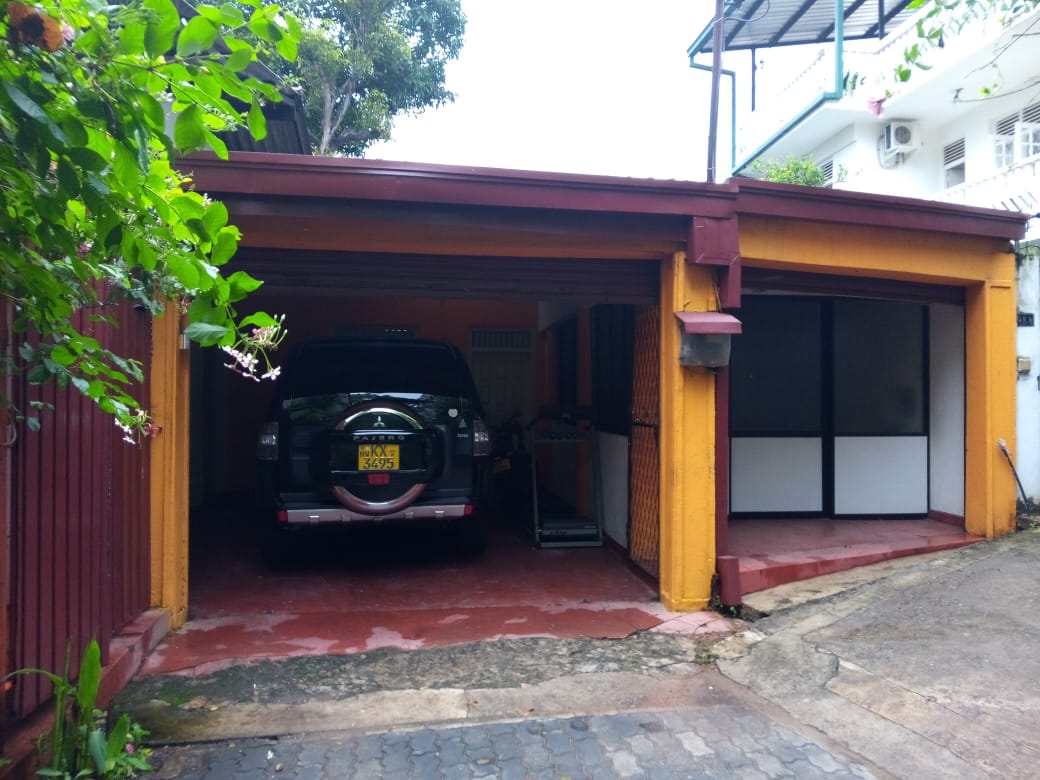 Land with old house for Sale