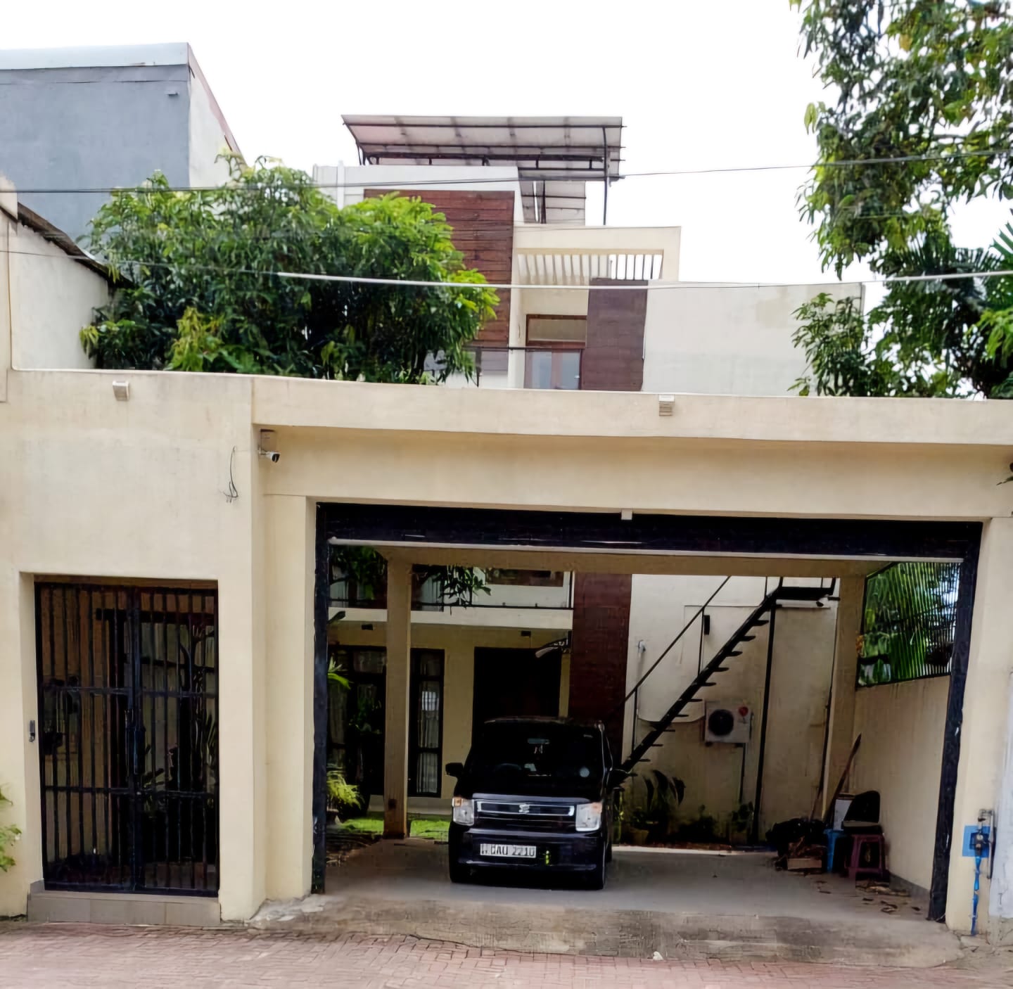 Fully Furnished House for Rent in Facing to the Thimbirigasyaya Road, Colombo 5.