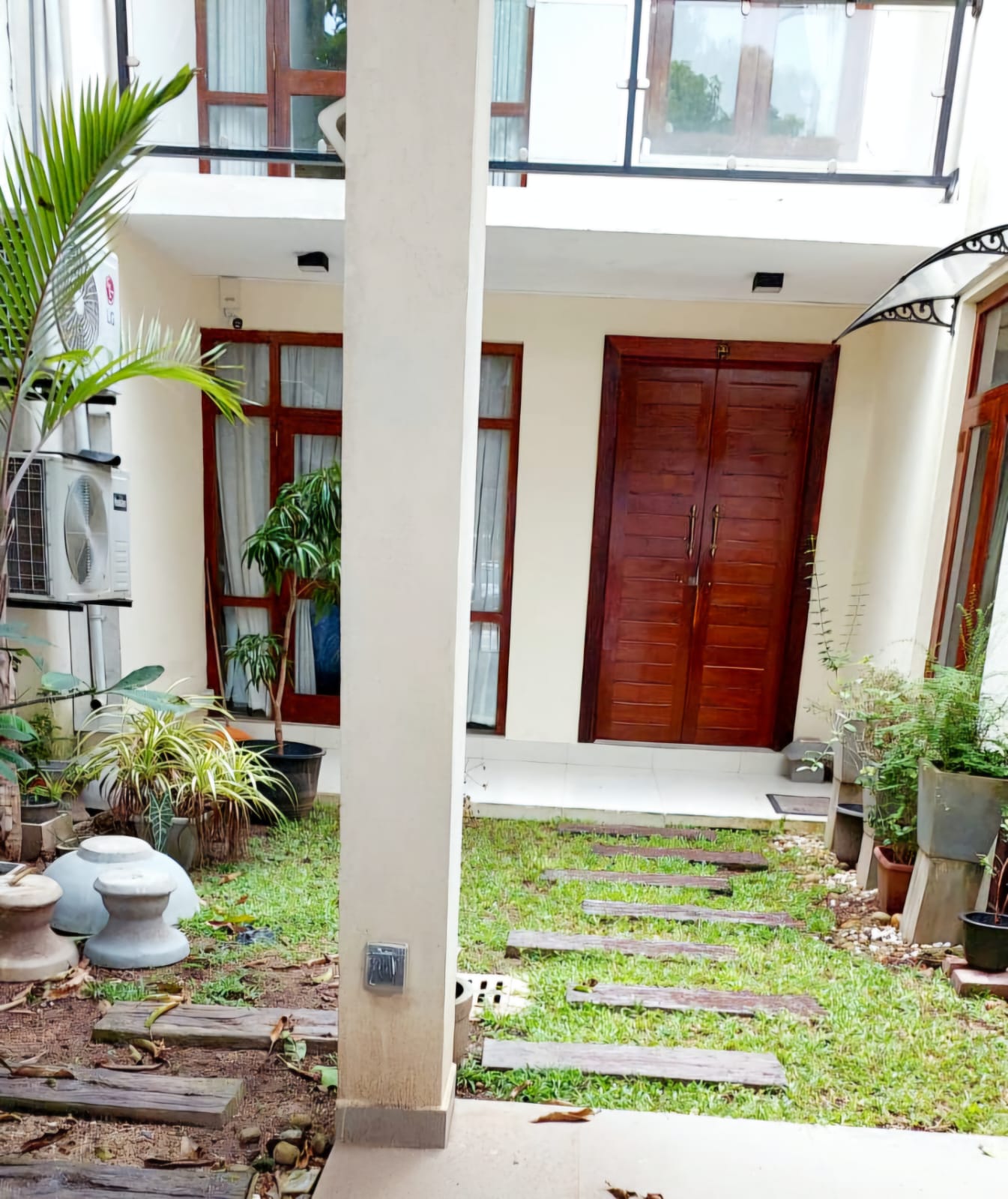 Fully Furnished House for Rent in Facing to the Thimbirigasyaya Road, Colombo 5.