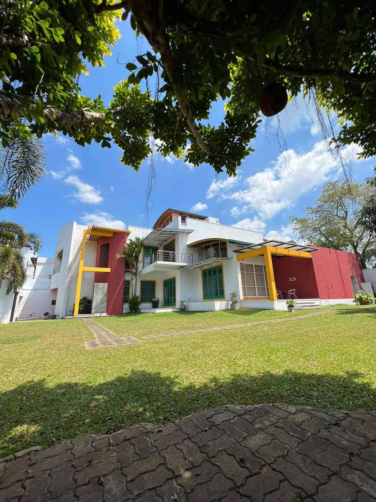 Luxury House for Rent in Forest Drive, Pannipitiya Road, Thalawathugoda.