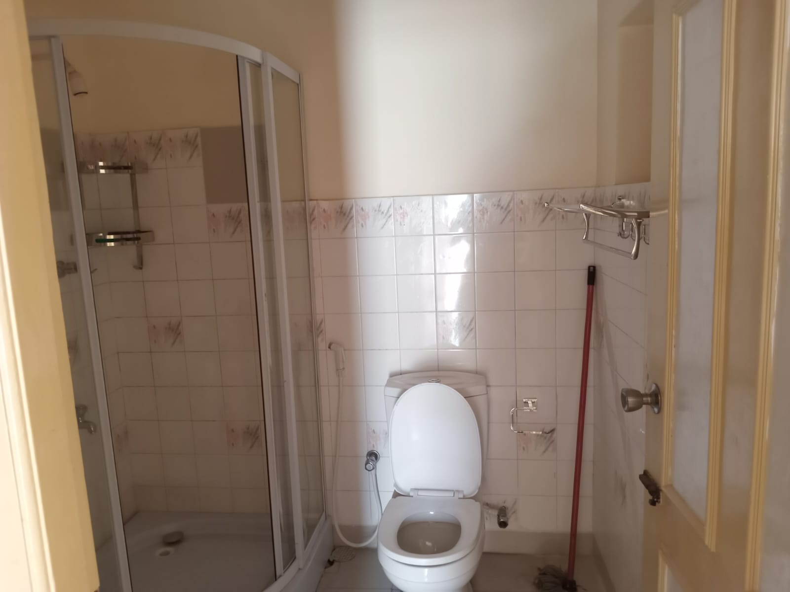 House for rent in Thalapathpitiya road, Nugagoda.