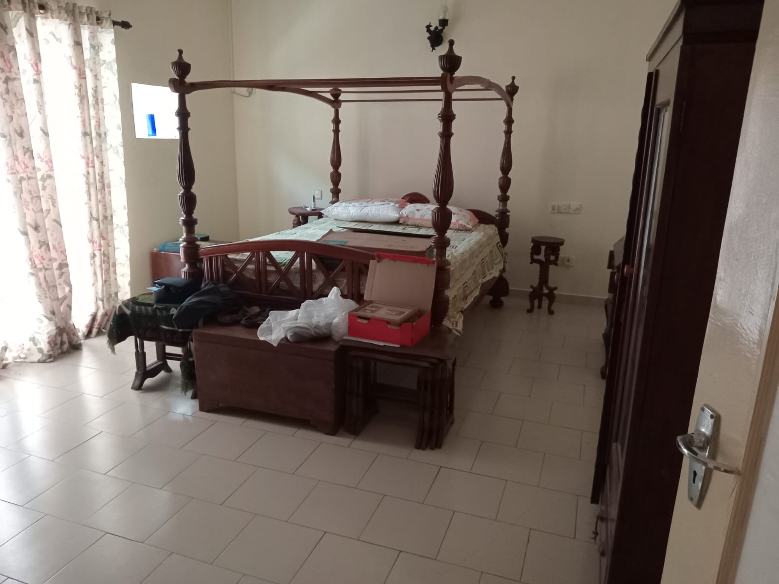 House for rent in Thalapathpitiya road, Nugagoda.