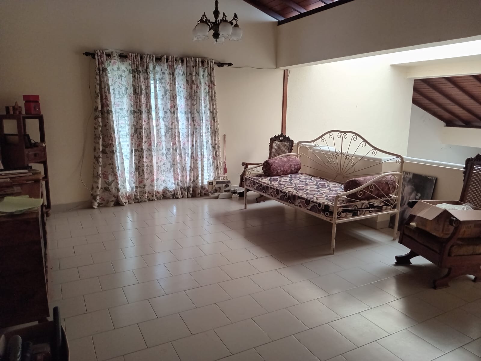 House for rent in Thalapathpitiya road, Nugagoda.