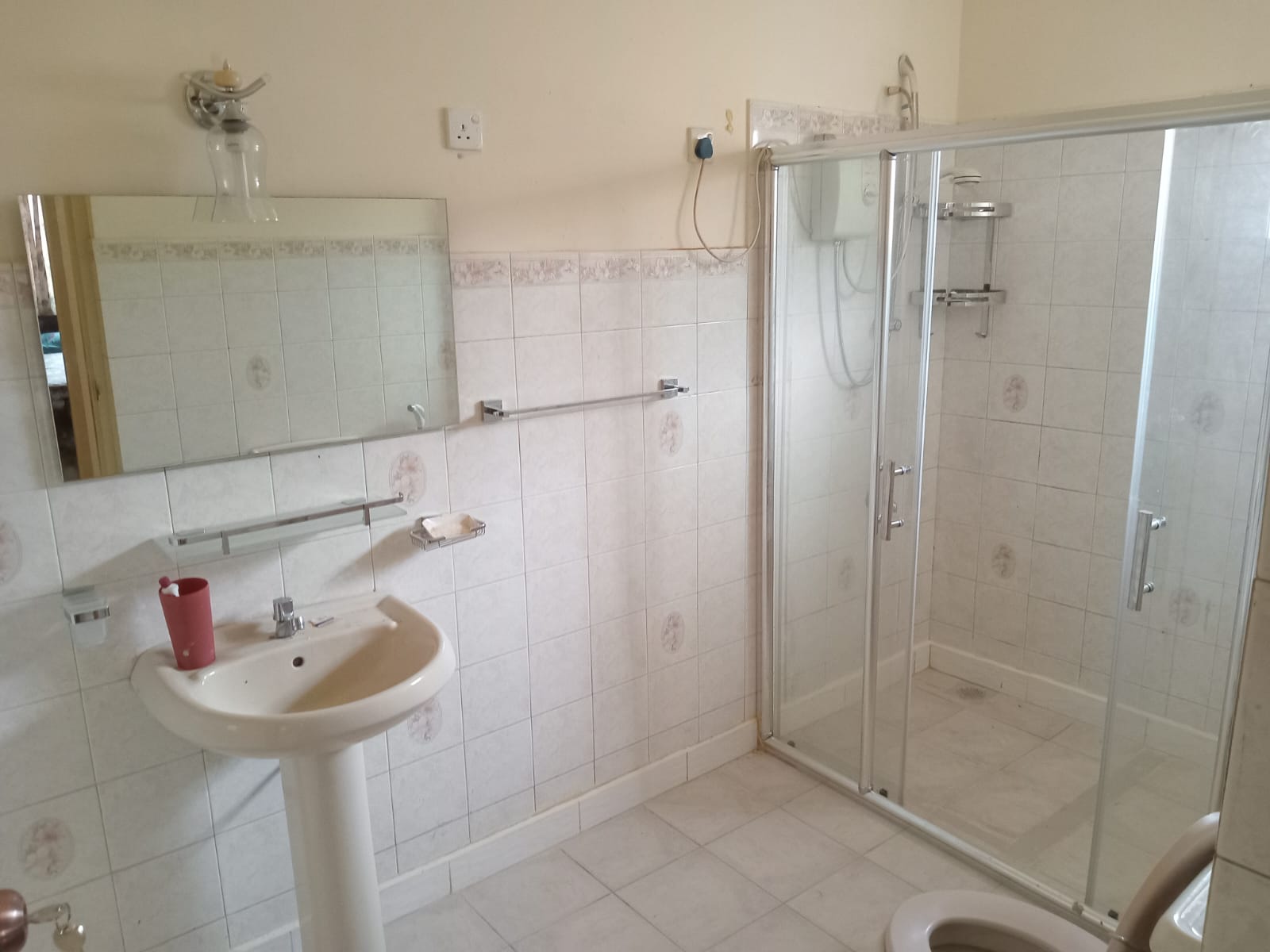House for rent in Thalapathpitiya road, Nugagoda.