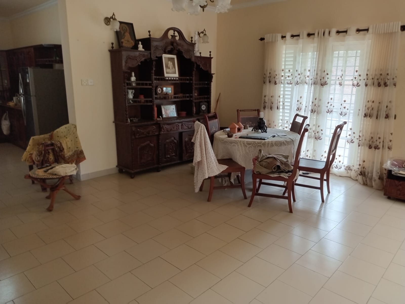 House for rent in Thalapathpitiya road, Nugagoda.