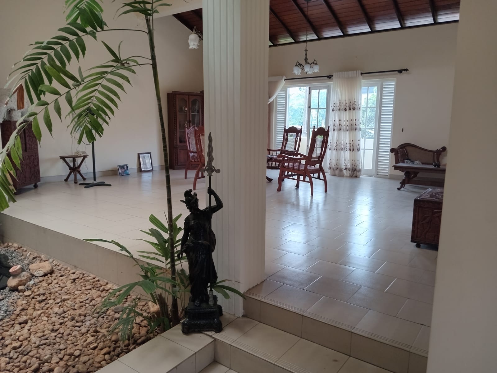 House for rent in Thalapathpitiya road, Nugagoda.