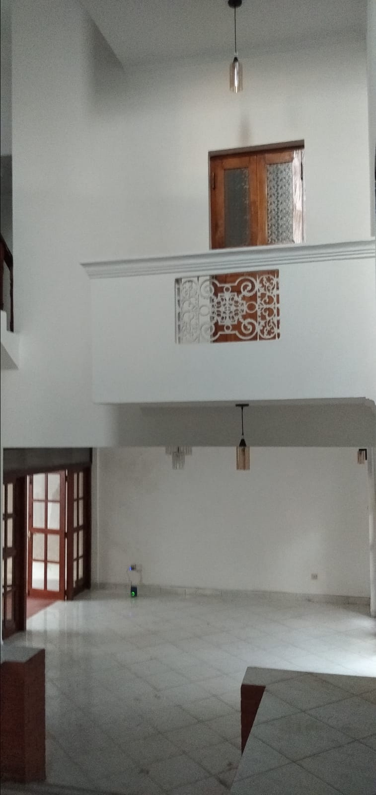 Main road facing House for rent in Robert Gunawardhena Mawatha, Battaramulla.