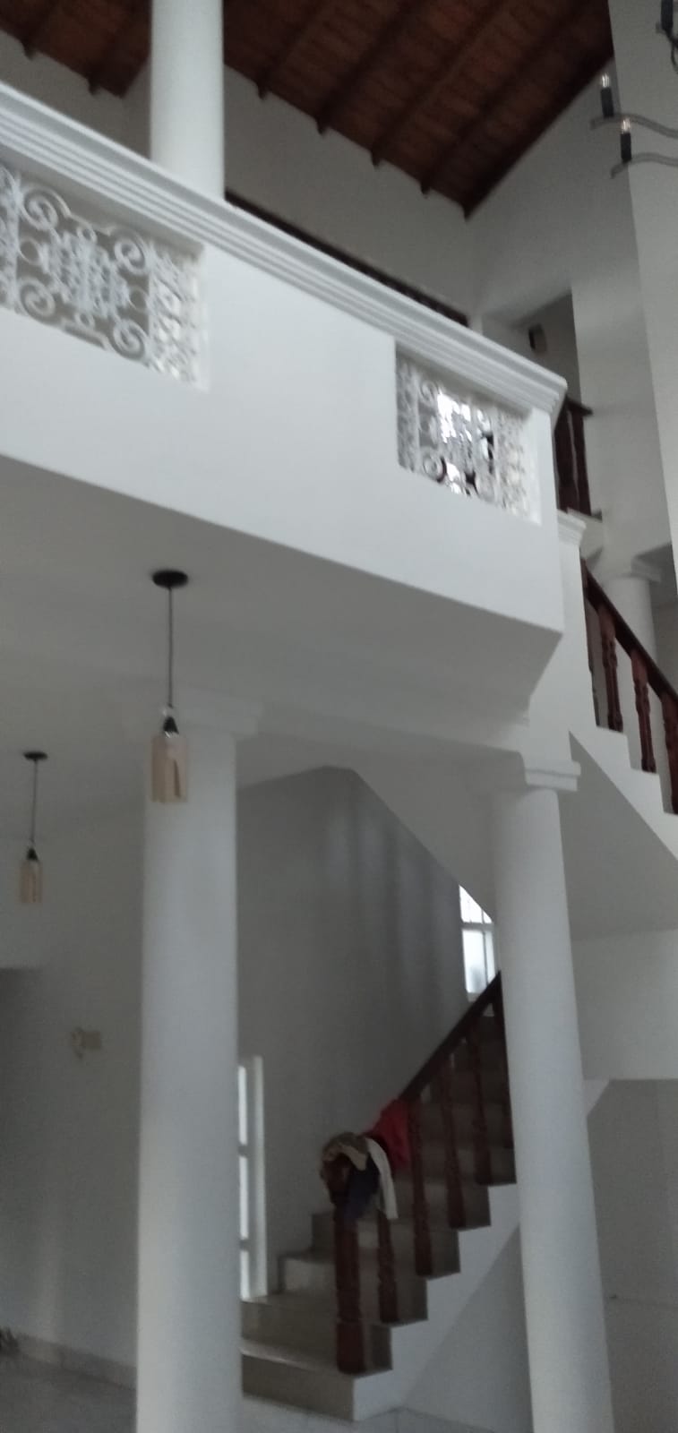 Main road facing House for rent in Robert Gunawardhena Mawatha, Battaramulla.