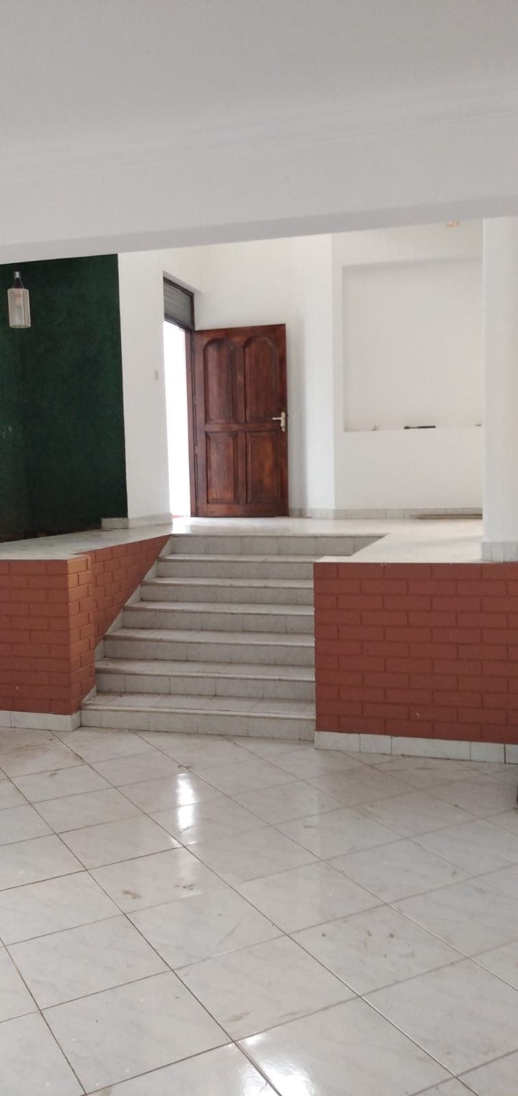 Main road facing House for rent in Robert Gunawardhena Mawatha, Battaramulla.