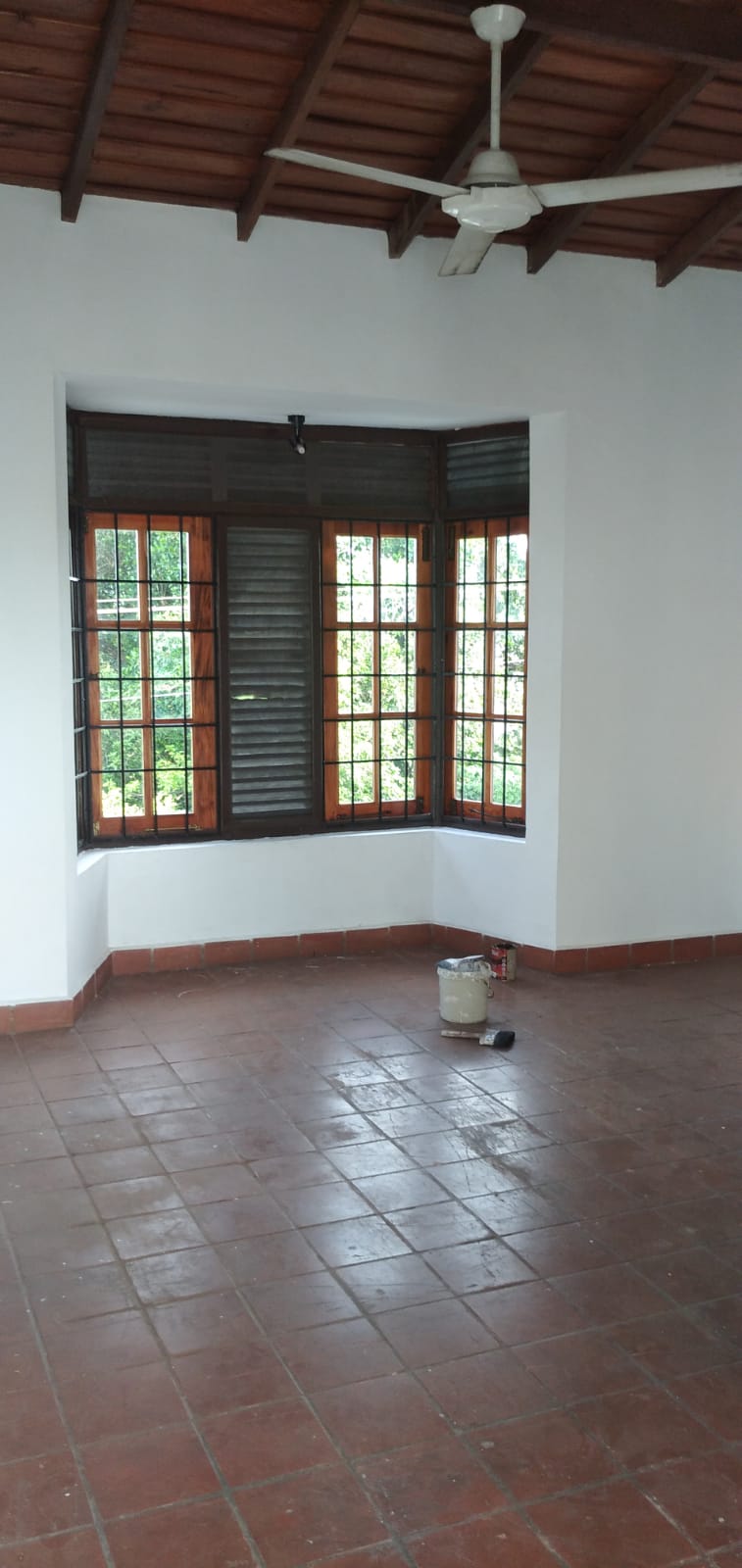 Main road facing House for rent in Robert Gunawardhena Mawatha, Battaramulla.