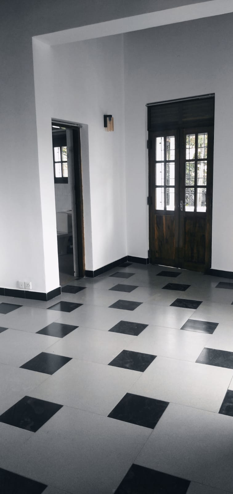 Main road facing House for rent in Robert Gunawardhena Mawatha, Battaramulla.
