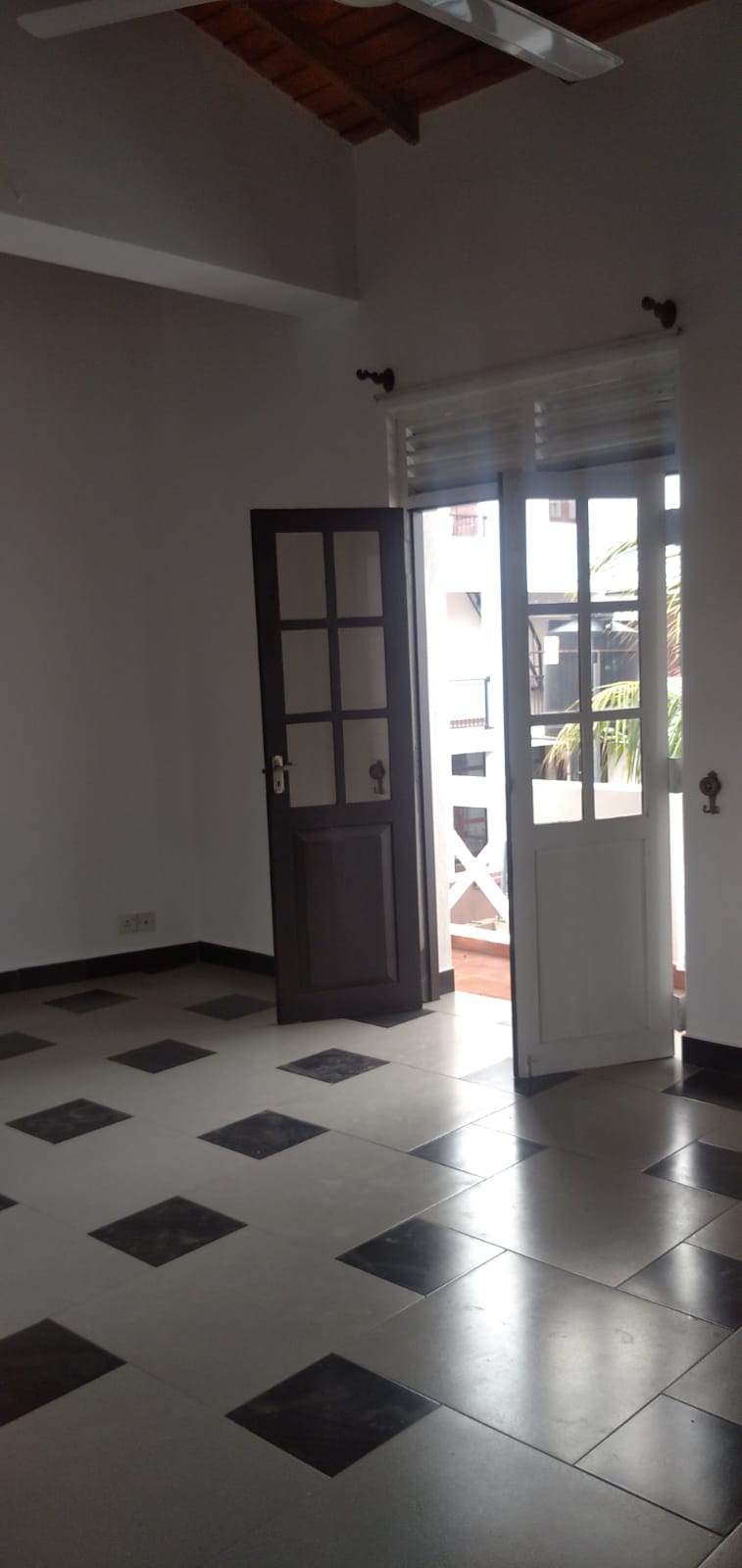 Main road facing House for rent in Robert Gunawardhena Mawatha, Battaramulla.