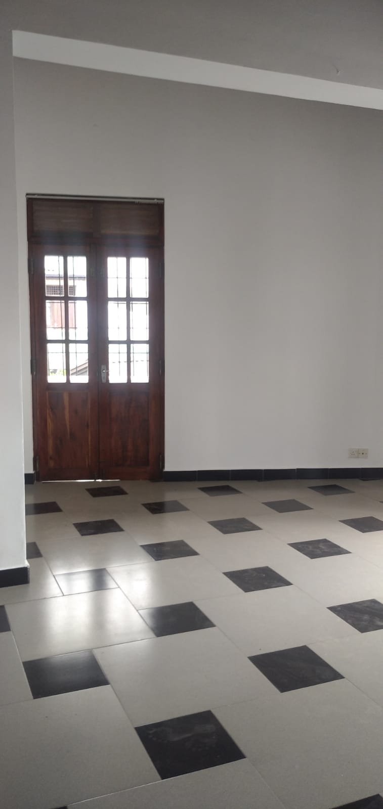 Main road facing House for rent in Robert Gunawardhena Mawatha, Battaramulla.