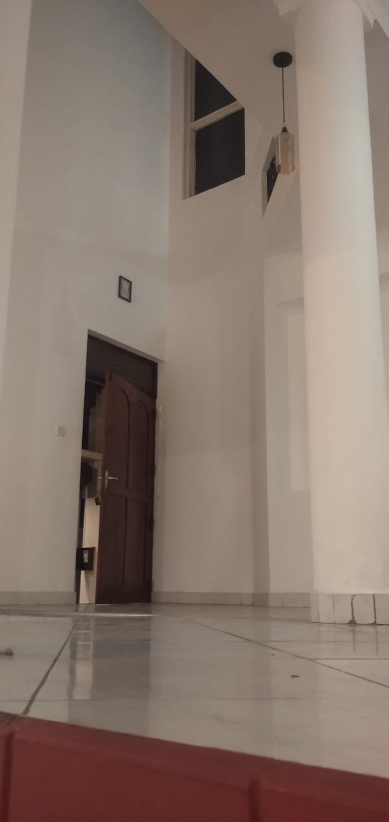 Main road facing House for rent in Robert Gunawardhena Mawatha, Battaramulla.