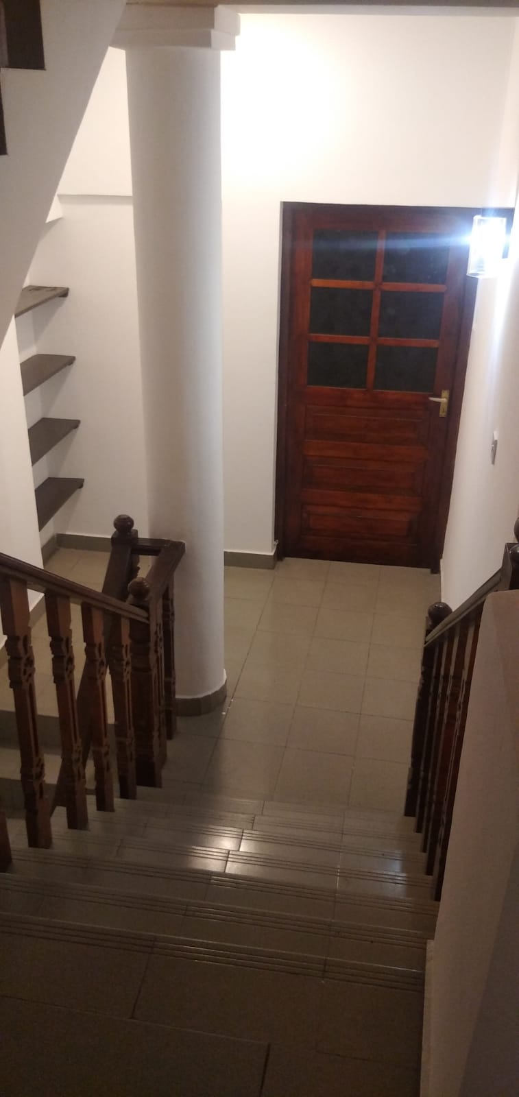 Main road facing House for rent in Robert Gunawardhena Mawatha, Battaramulla.