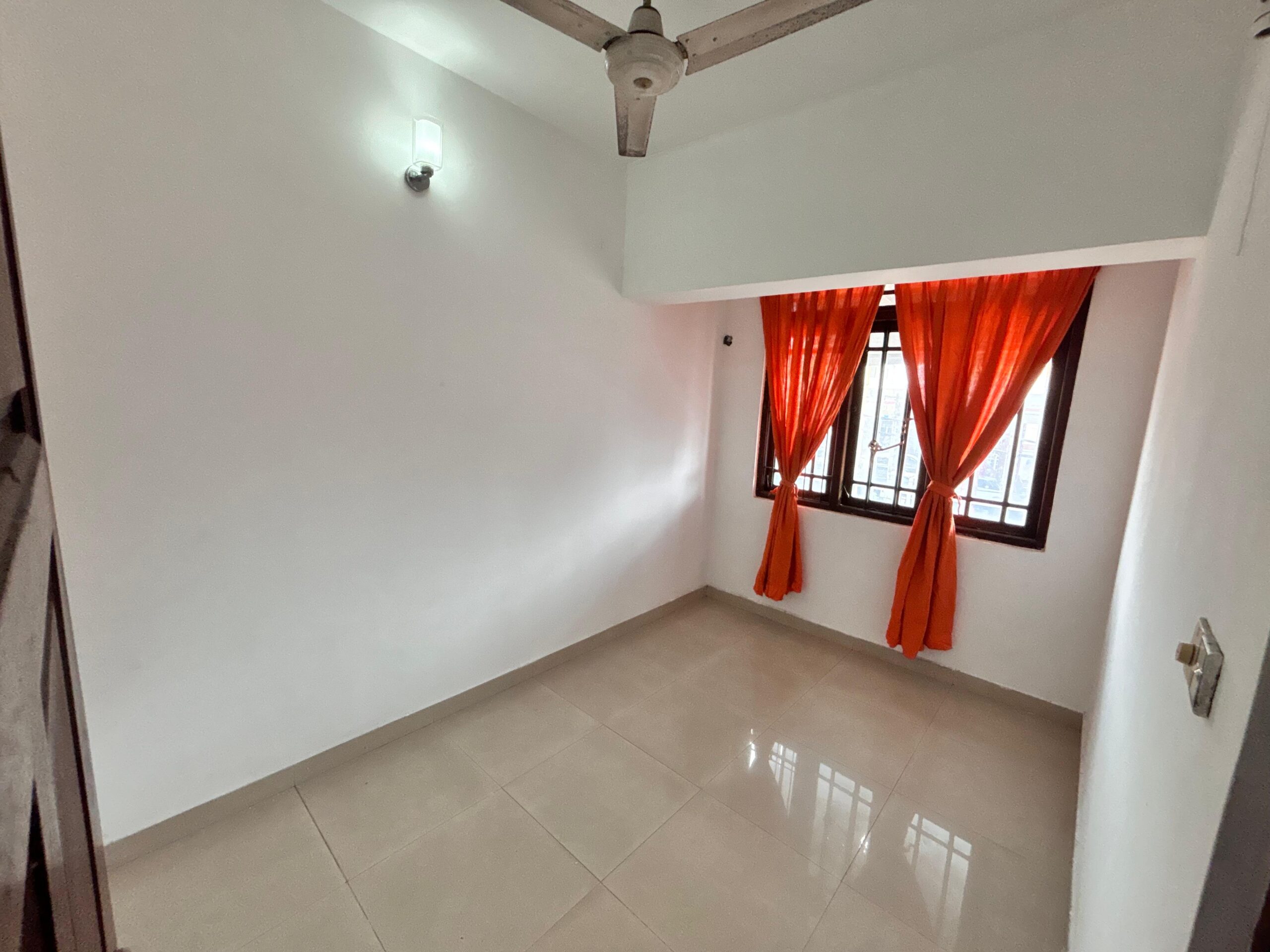 1st Floor unit for rent in Dehiwala (Galle road facing)