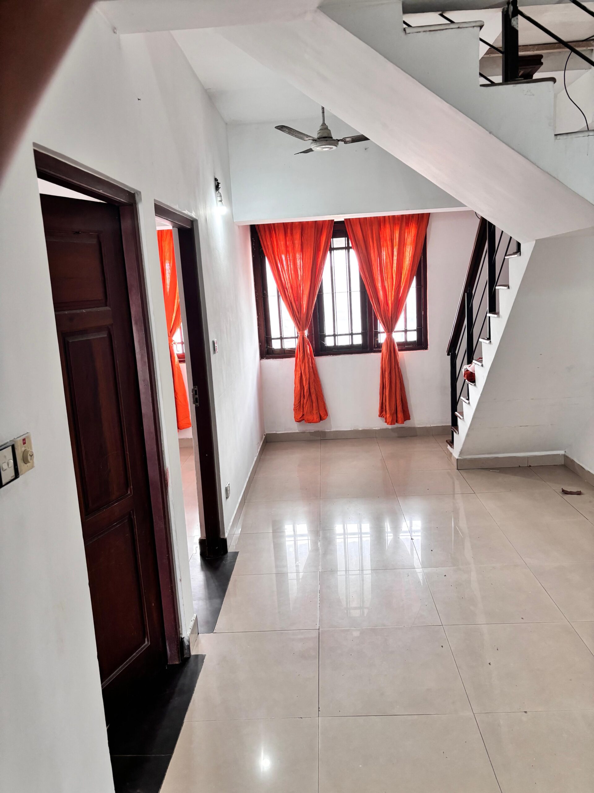 1st Floor unit for rent in Dehiwala (Galle road facing)