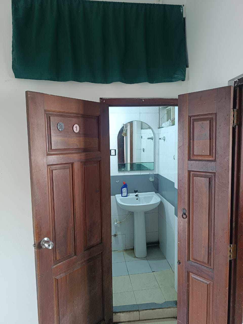 1st Floor unit for rent in Dehiwala (Galle road facing)