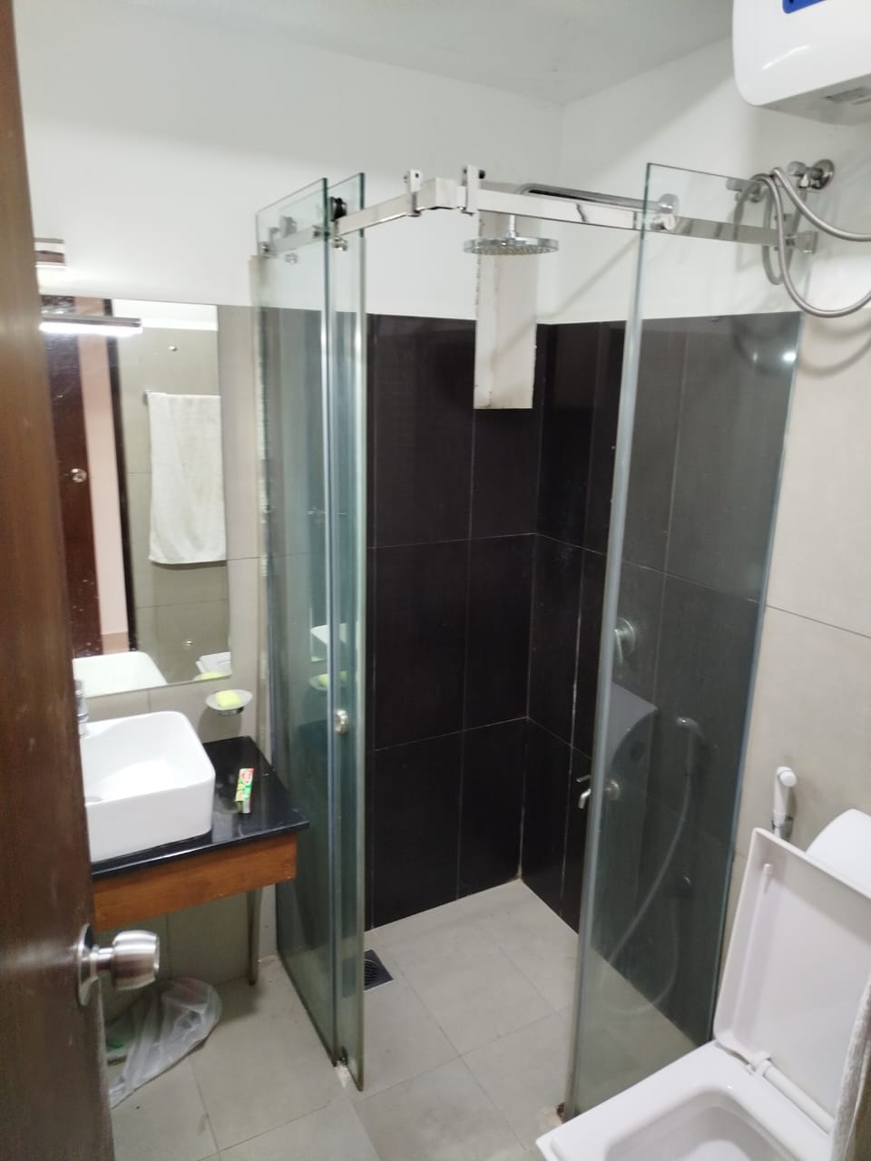 Furnished Apartment for Rent in Luxe Highway Residencies in Kottawa. 