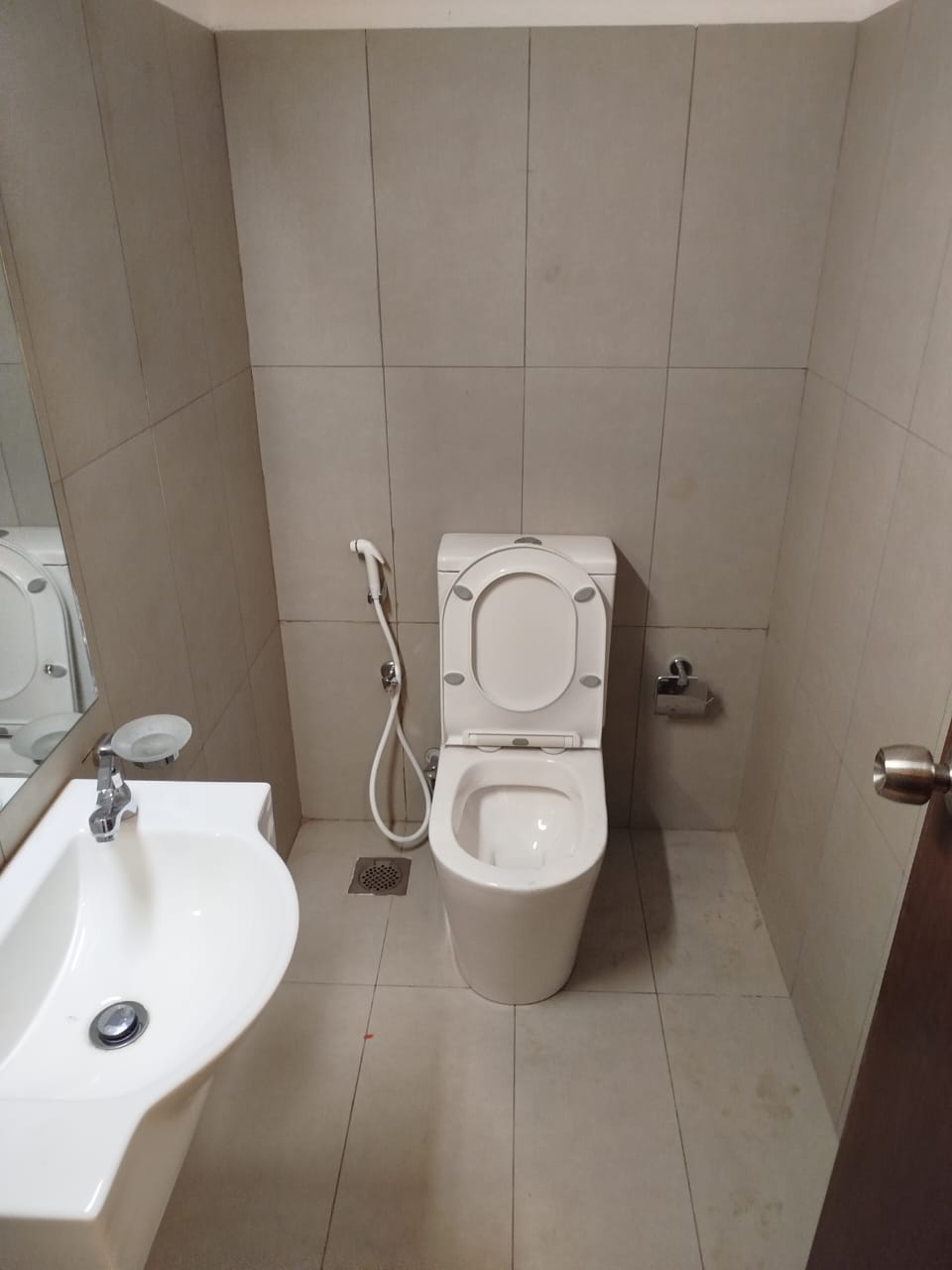 Furnished Apartment for Rent in Luxe Highway Residencies in Kottawa. 