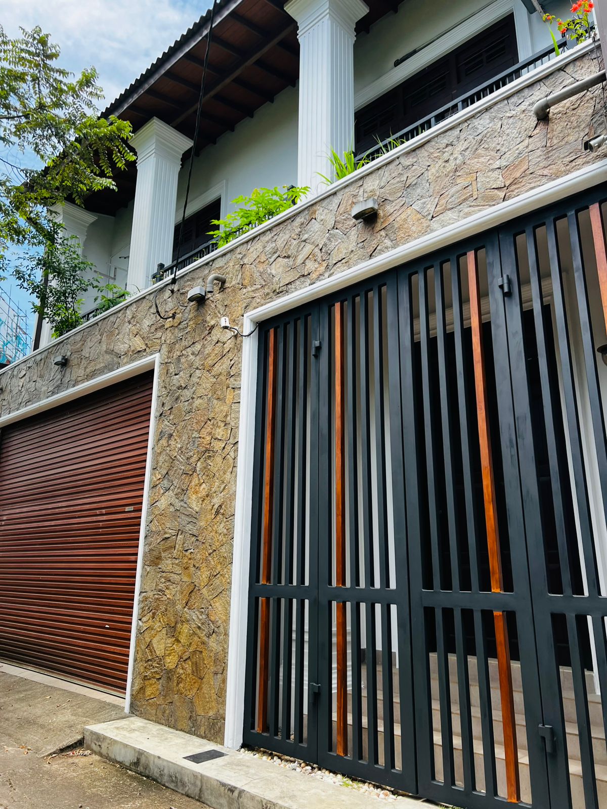 Fully Furnished Luxury House for Rent in Madiwela, Kotte (Near Monarch Imperial).