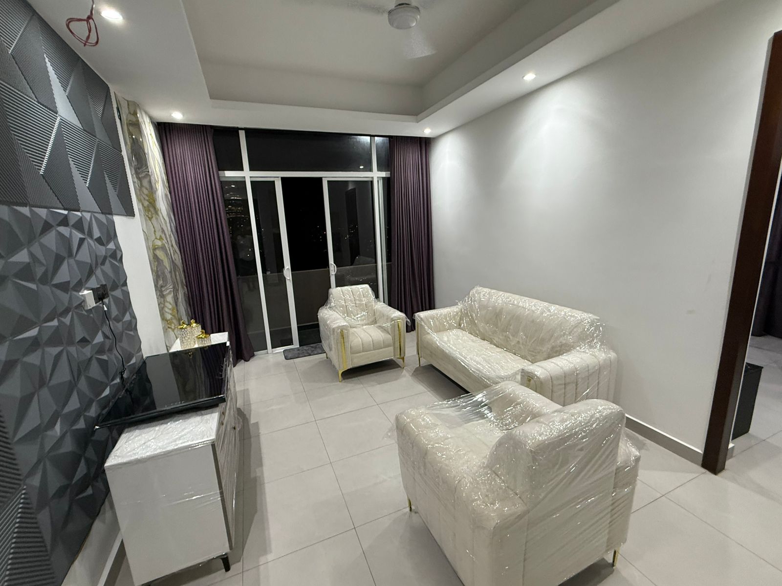 Fully Furnished Apartment for Rent in Coral Plus – Marine Drive, Rigdeway Avenue, Colombo 04.