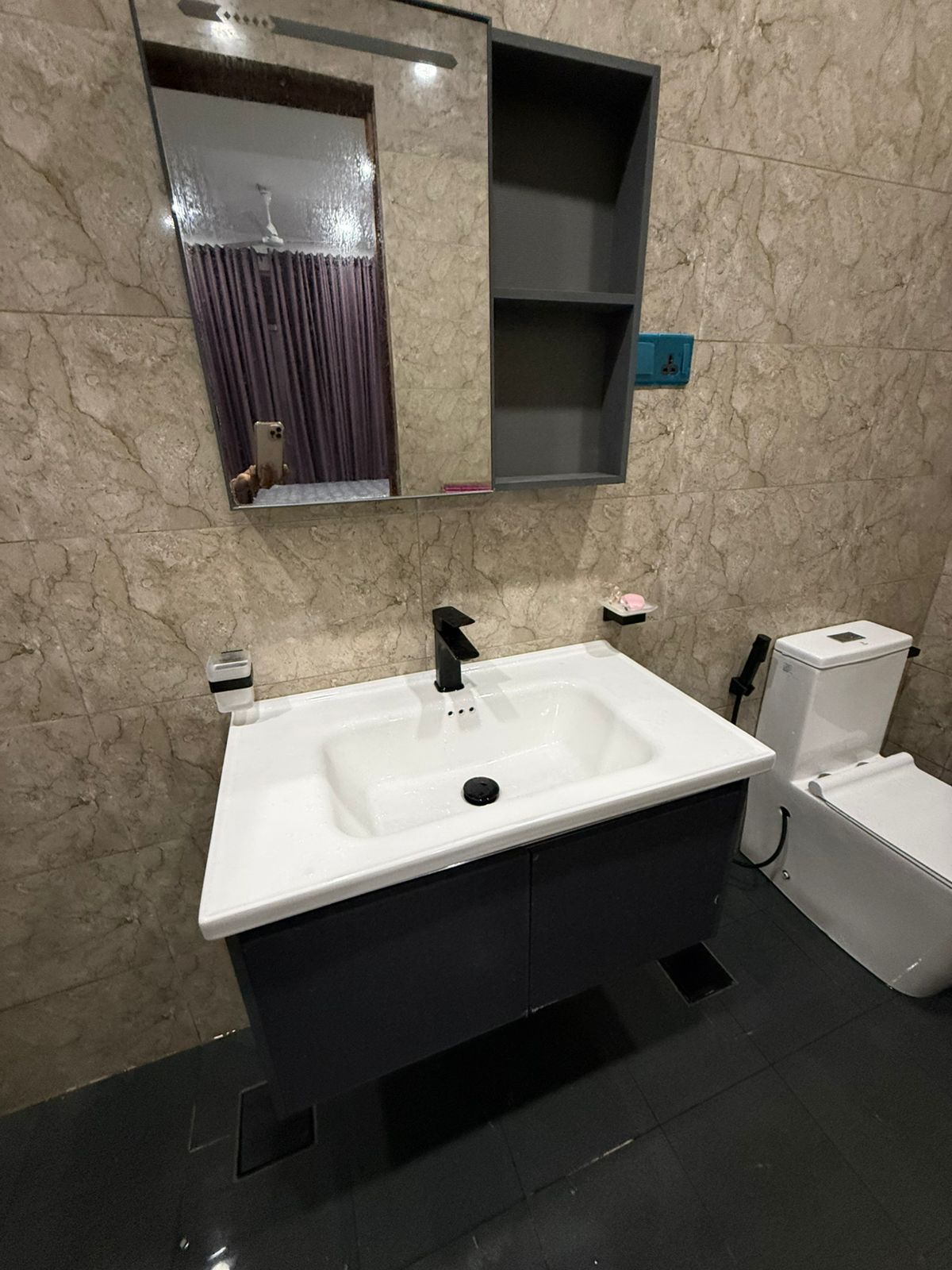 Fully Furnished Apartment for Rent in Coral Plus – Marine Drive, Rigdeway Avenue, Colombo 04.