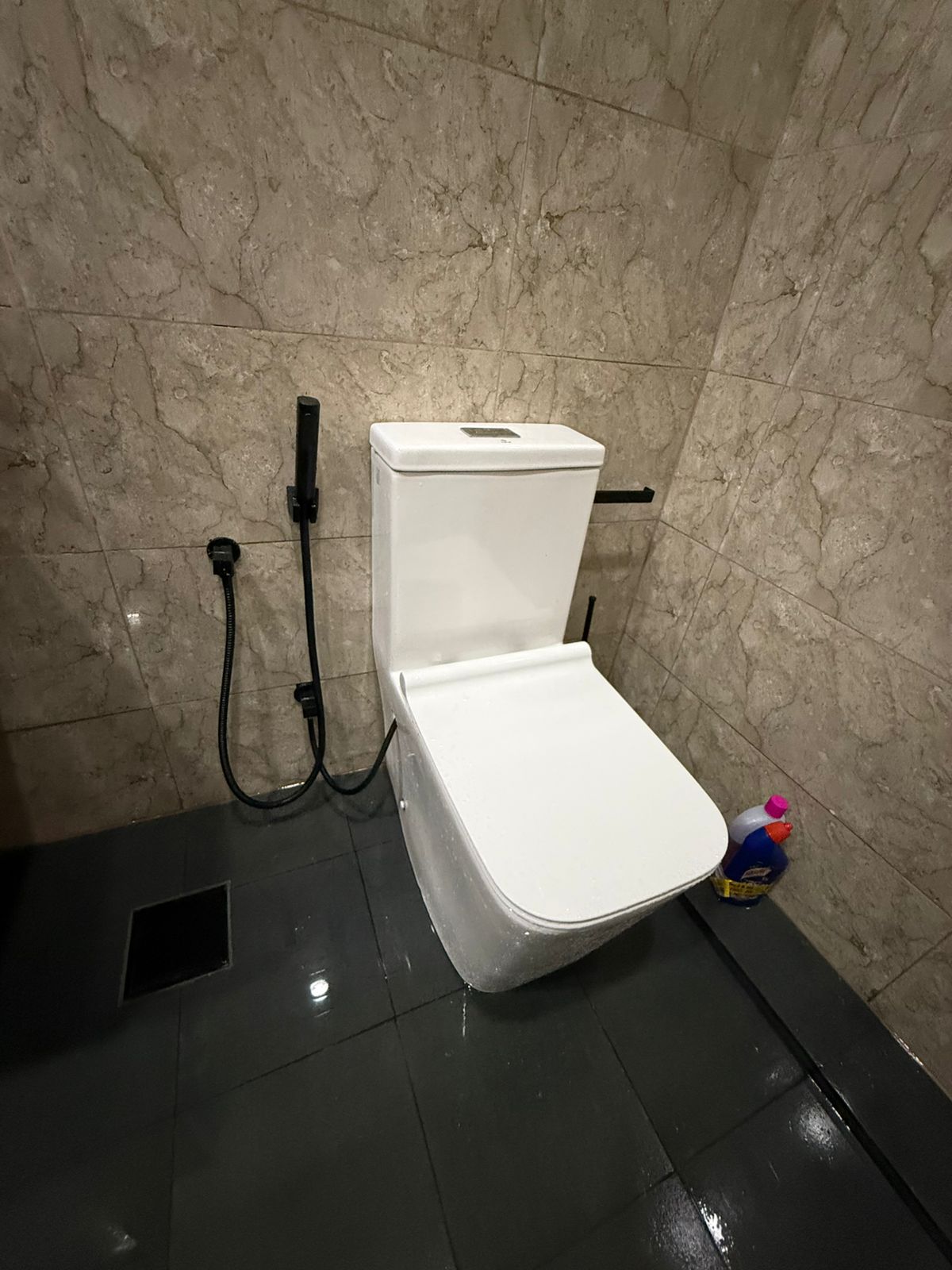 Fully Furnished Apartment for Rent in Coral Plus – Marine Drive, Rigdeway Avenue, Colombo 04.