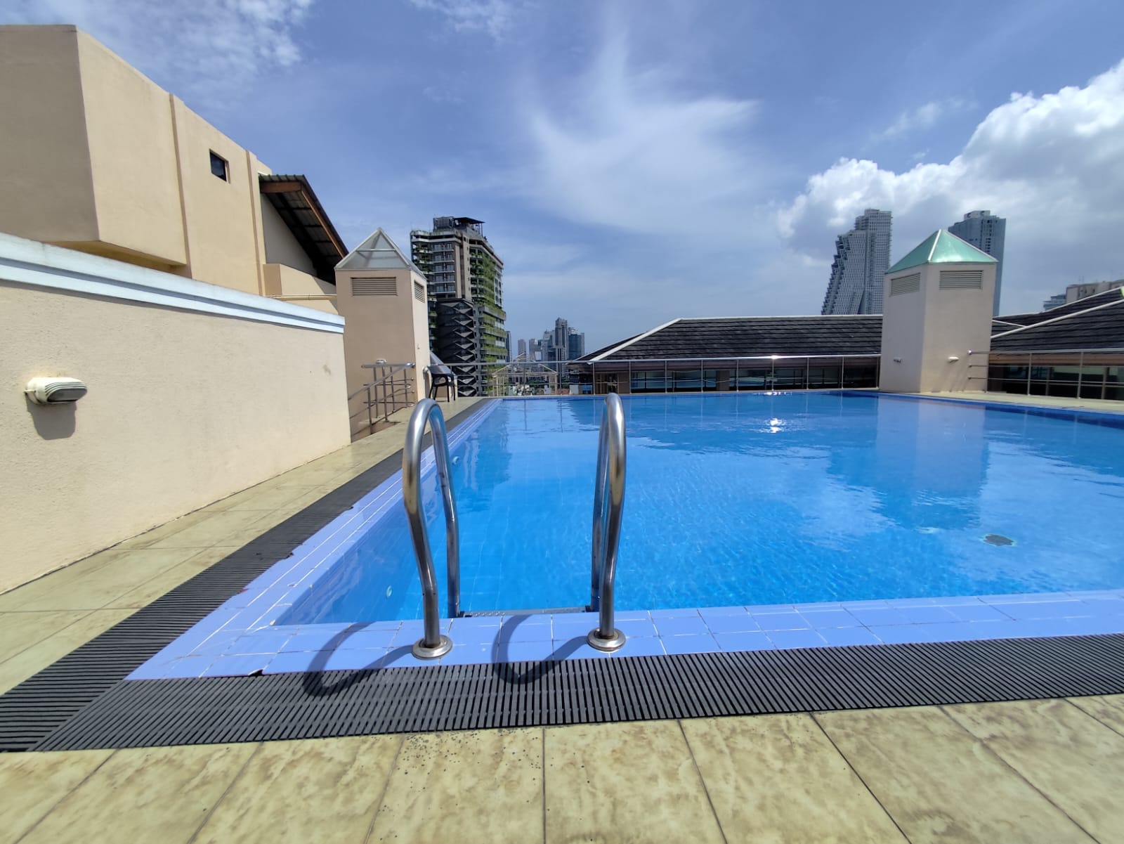 Fully Furnished Luxury Apartment for Rent in Greenpath Residencies, Colombo 3.