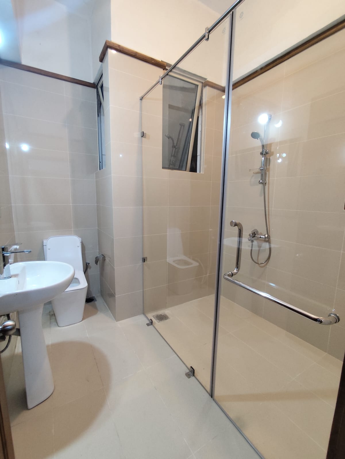 Fully Furnished Luxury Apartment for Rent in Greenpath Residencies, Colombo 3.