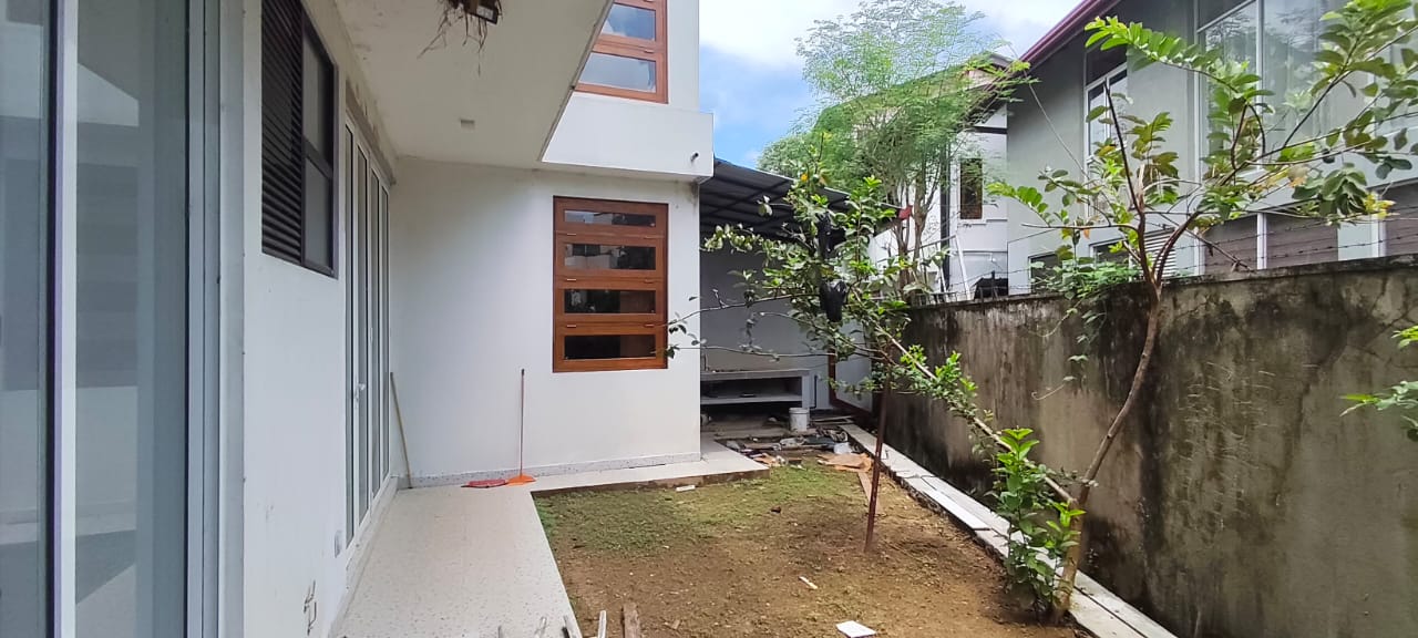 Spacious Family Home for Rent in Thalawathugoda.