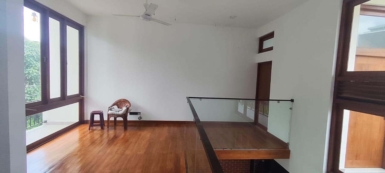 Spacious Family Home for Rent in Thalawathugoda.