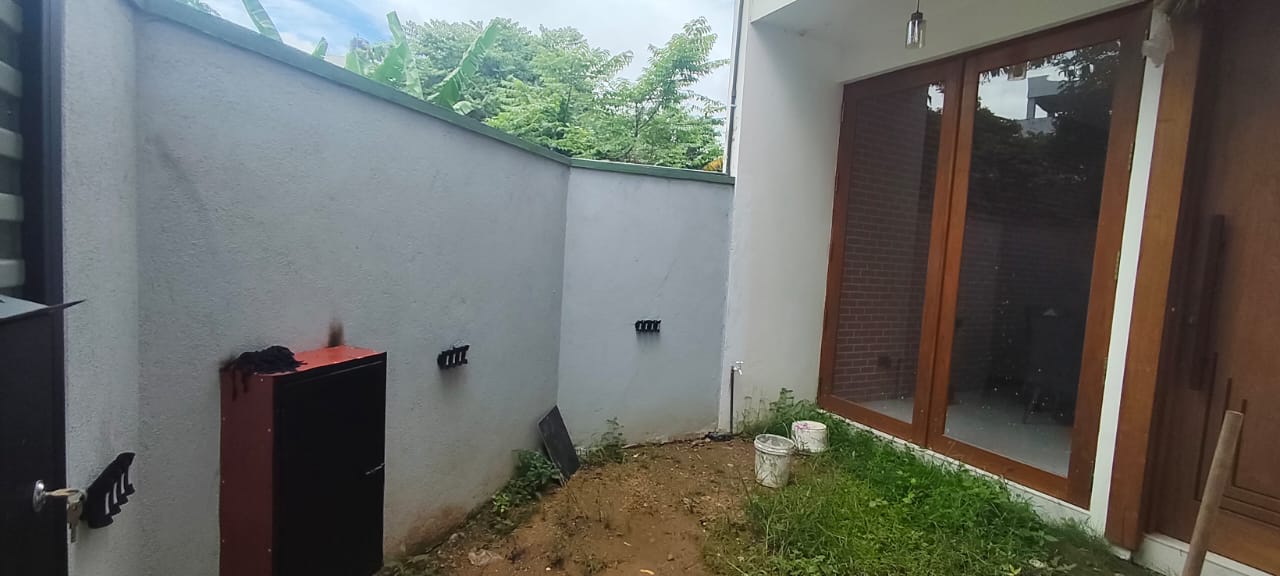 Spacious Family Home for Rent in Thalawathugoda.