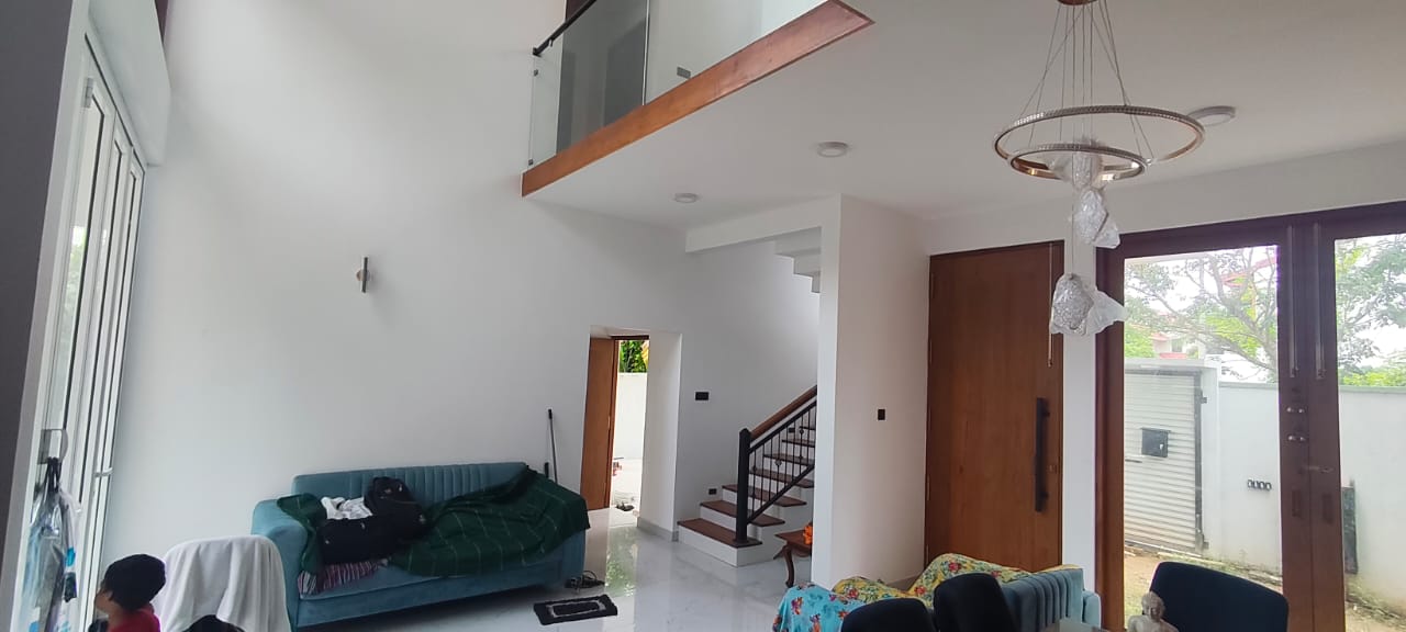 Spacious Family Home for Rent in Thalawathugoda.