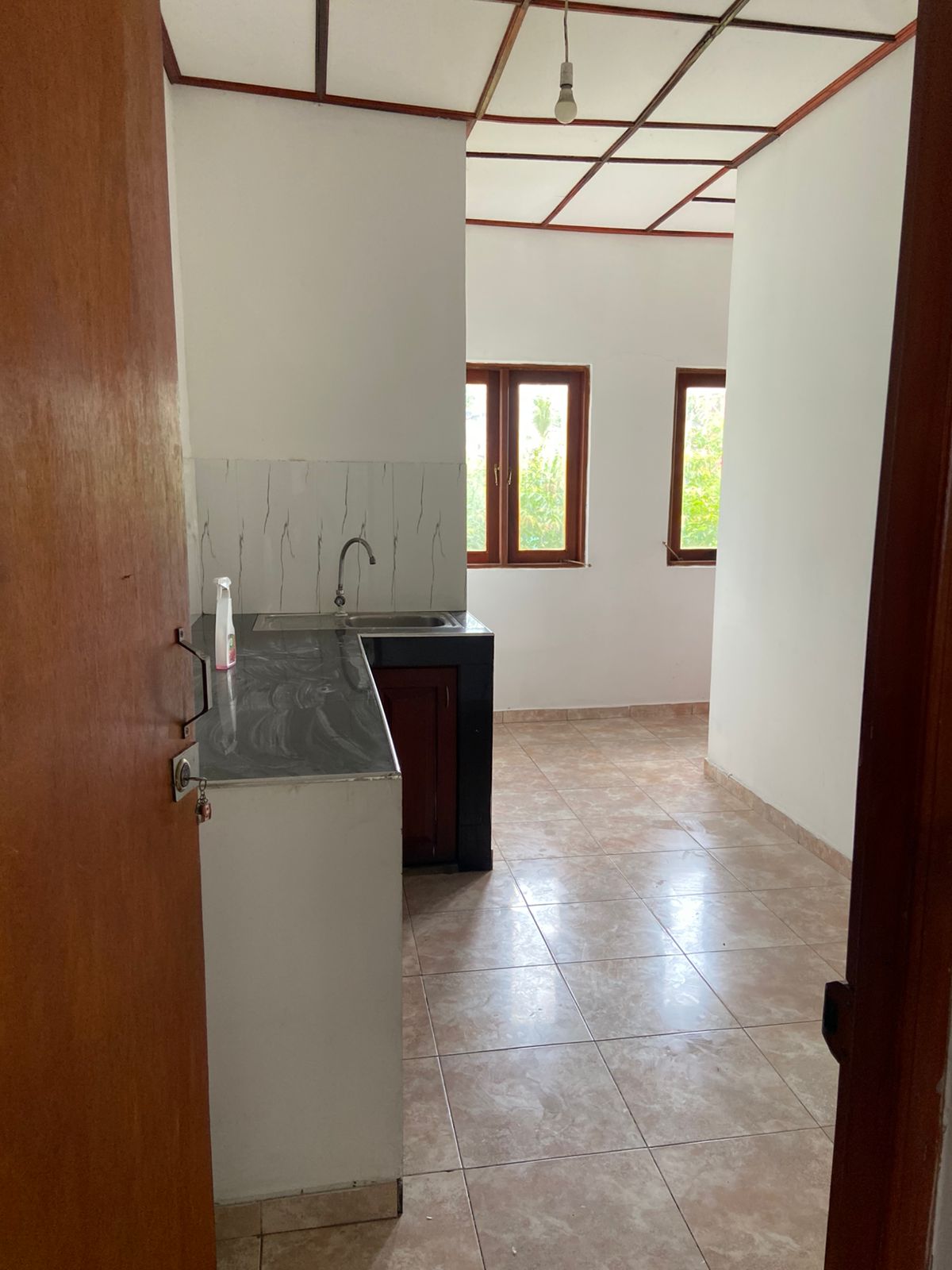 Upper Floor Unit for Rent in Polhengoda Road, Colombo 5