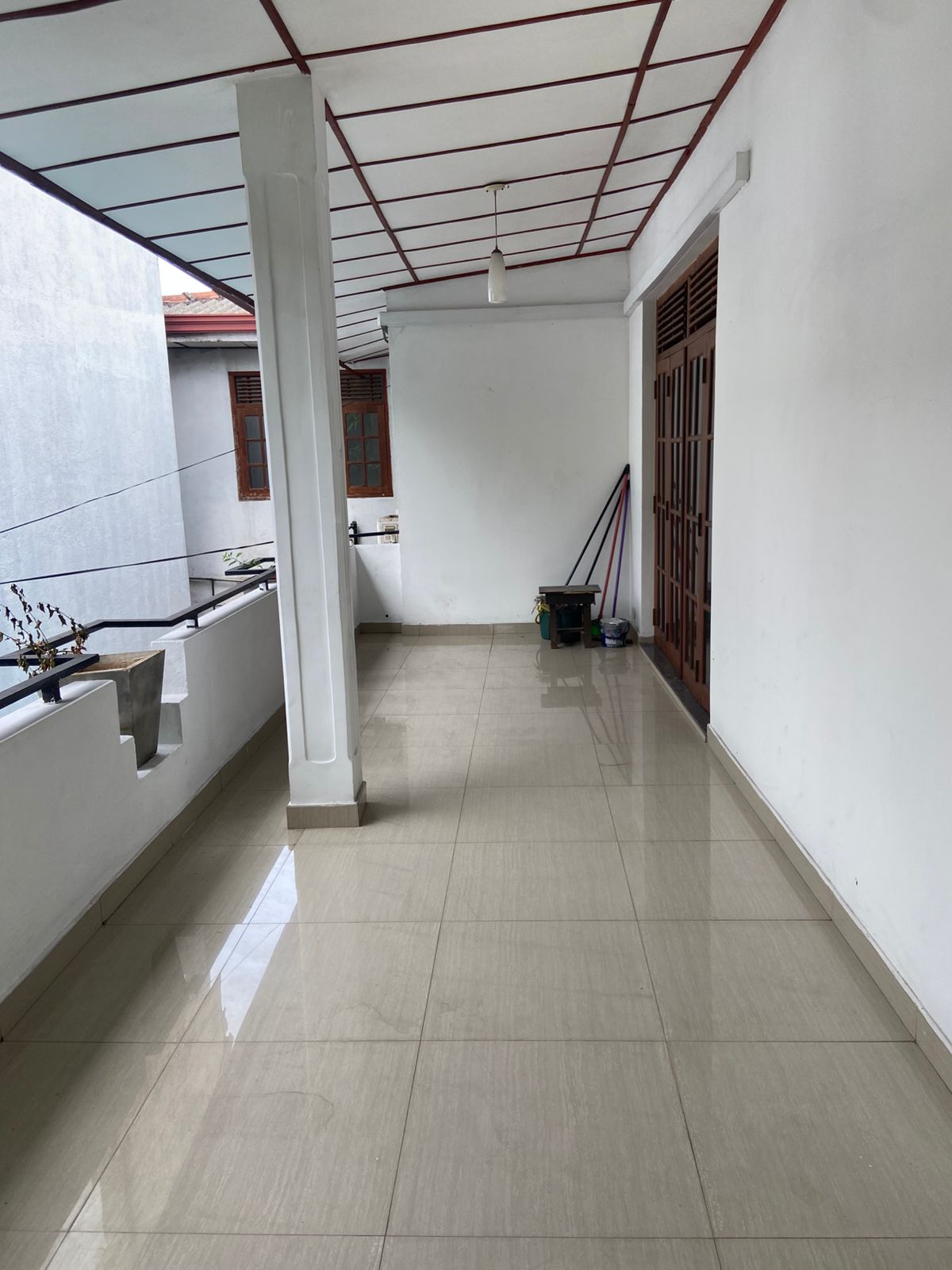 Upper Floor Unit for Rent in Polhengoda Road, Colombo 5
