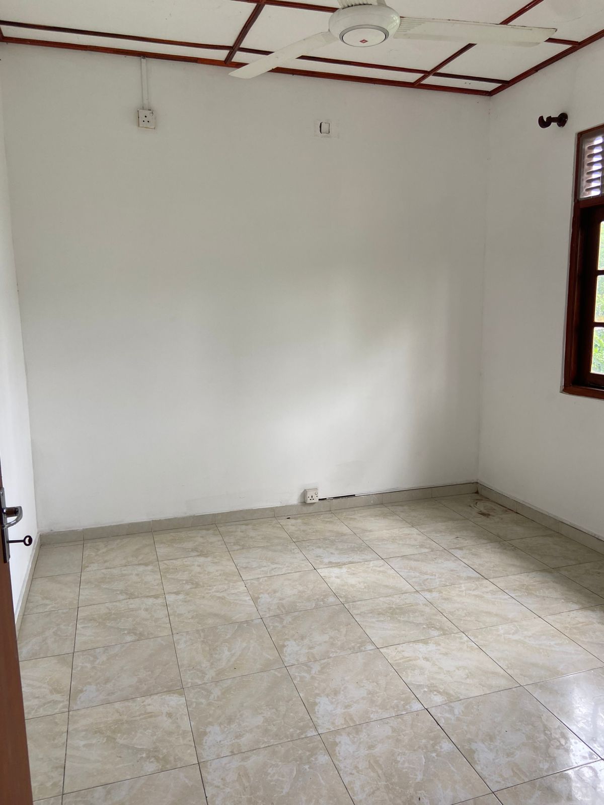 Upper Floor Unit for Rent in Polhengoda Road, Colombo 5