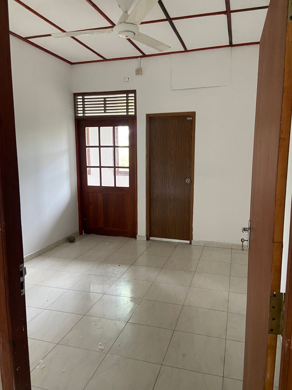 Upper Floor Unit for Rent in Polhengoda Road, Colombo 5