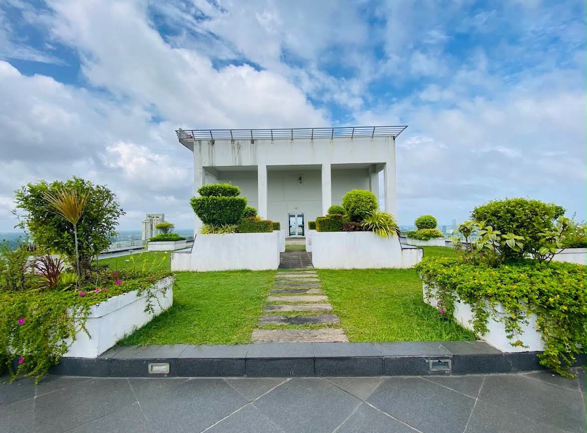 Furnished Apartment for Rent in Fairway Sky Gardens in Rajagiriya.
