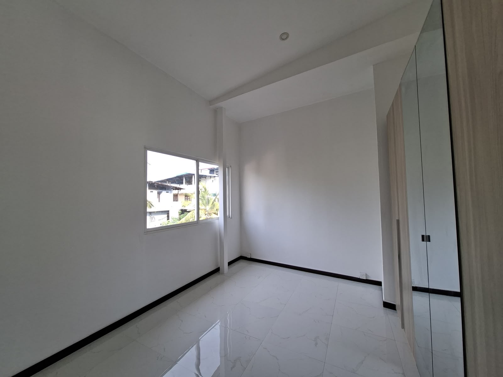 Apartment for Rent in Kirula Road, Colombo 5.