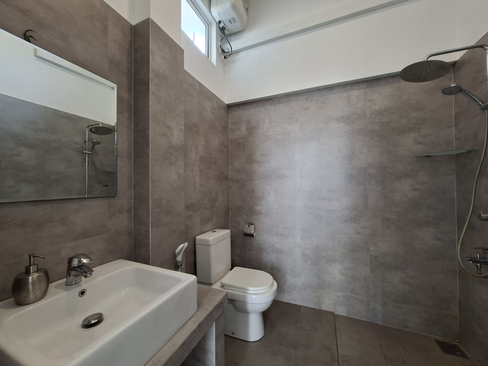 Apartment for Rent in Kirula Road, Colombo 5.