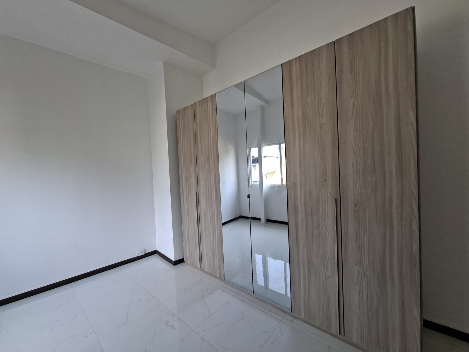 Apartment for Rent in Kirula Road, Colombo 5.