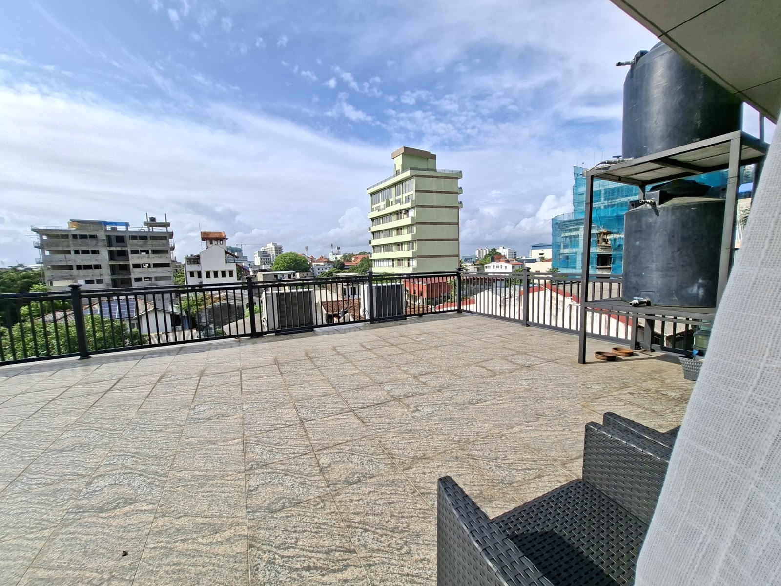 Apartment for Rent in Kirula Road, Colombo 5.