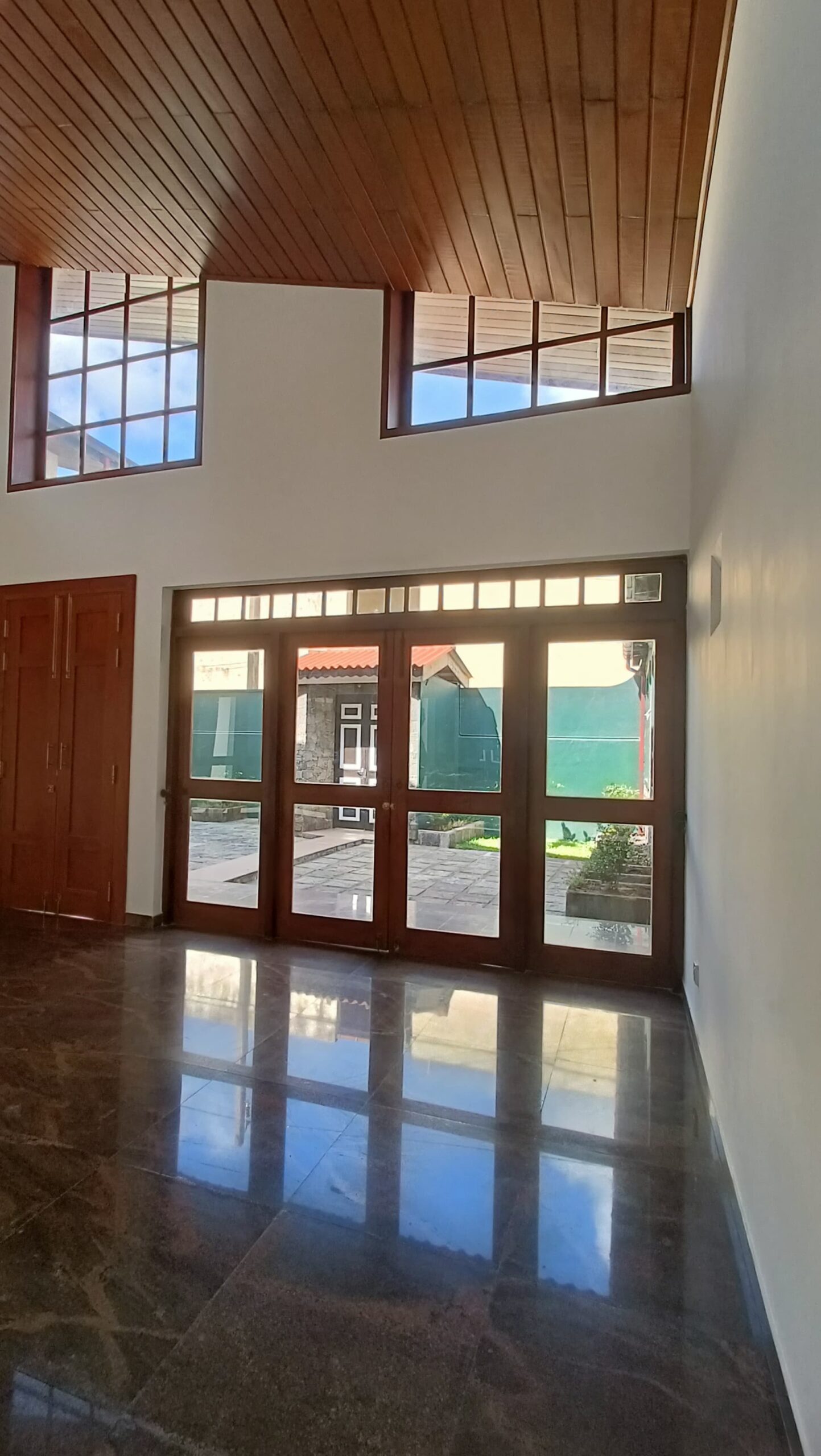 Family Home for Rent In Polhengoda, Colombo 5.
