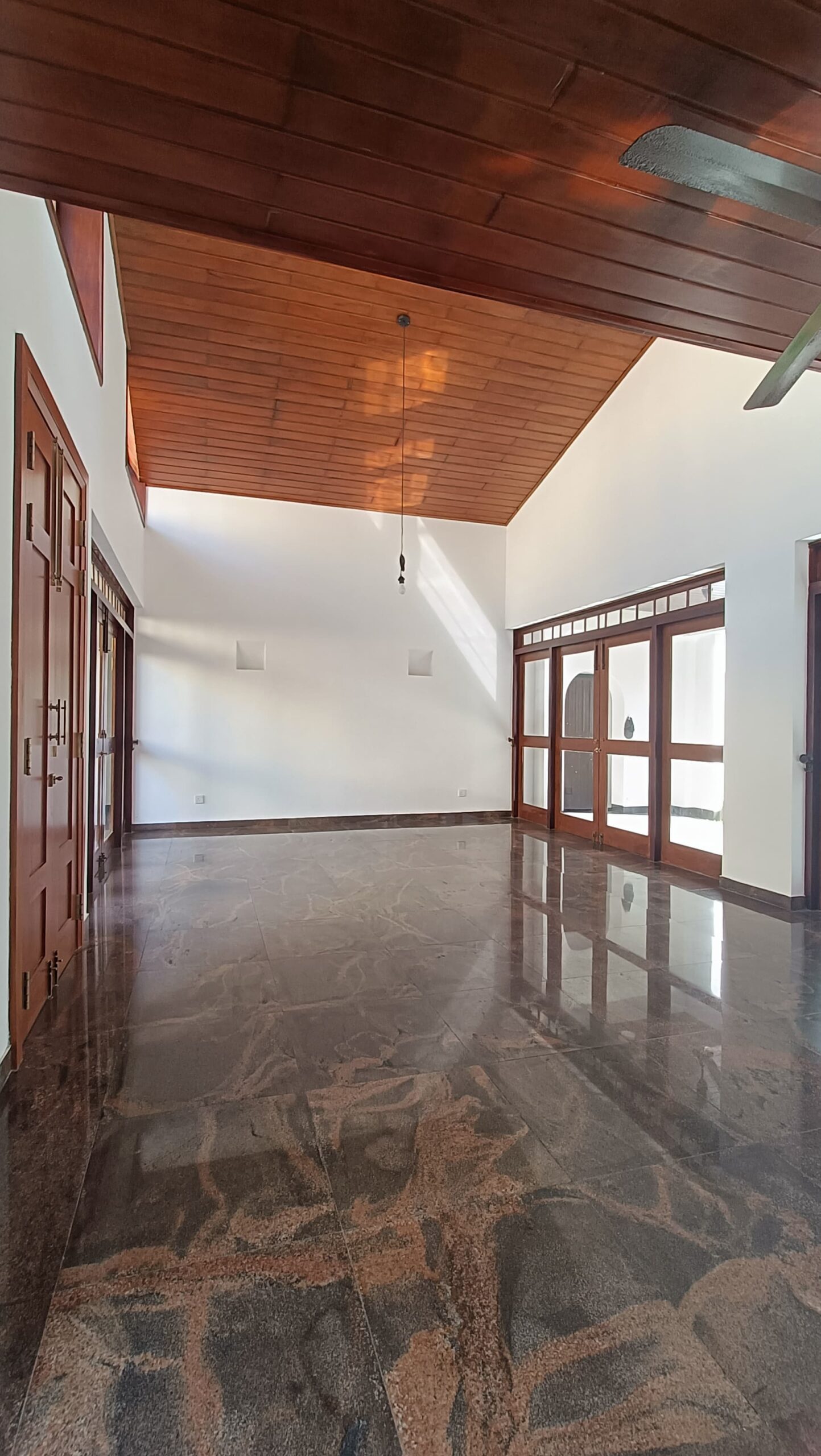 Family Home for Rent In Polhengoda, Colombo 5.