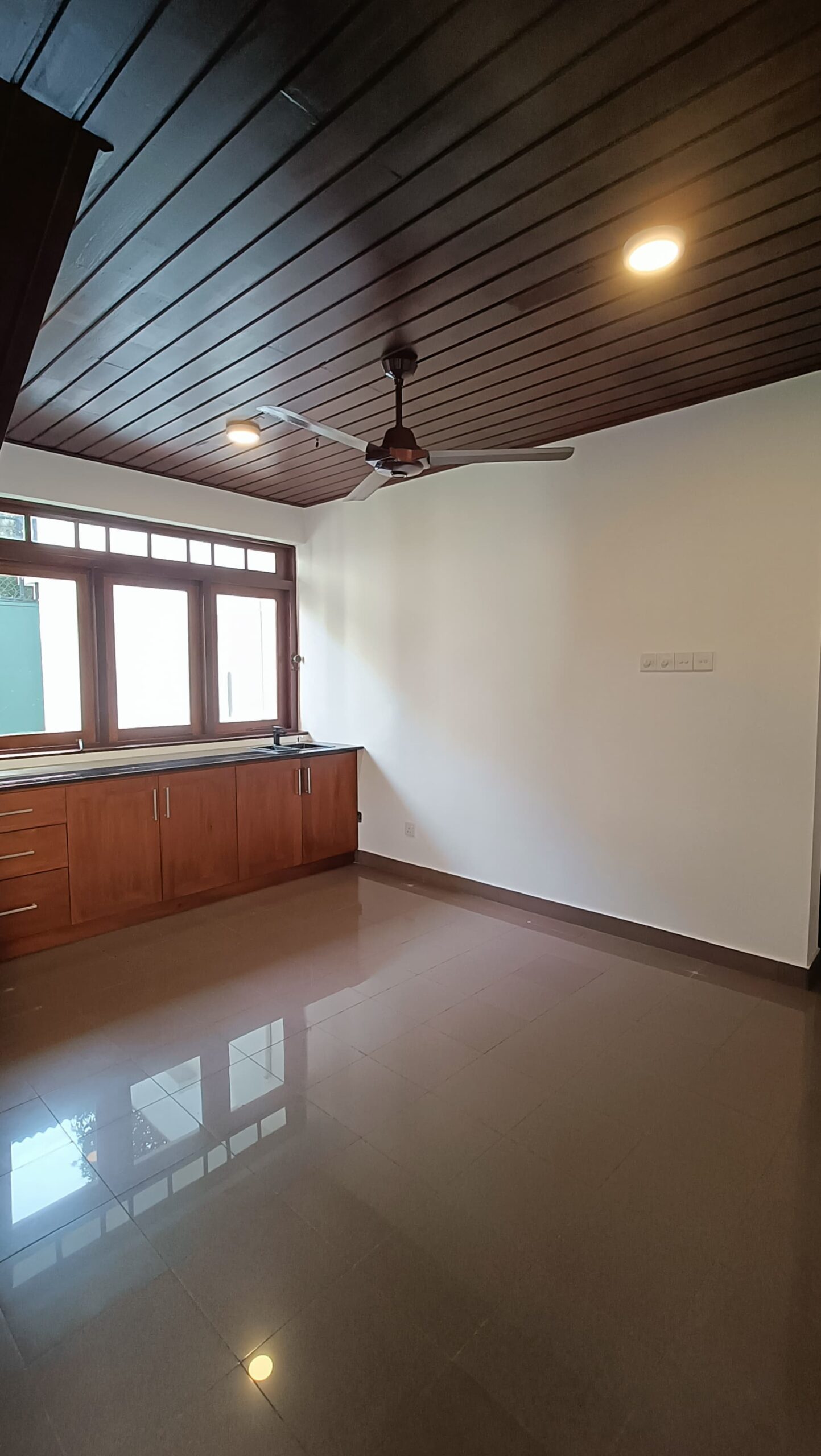 Family Home for Rent In Polhengoda, Colombo 5.