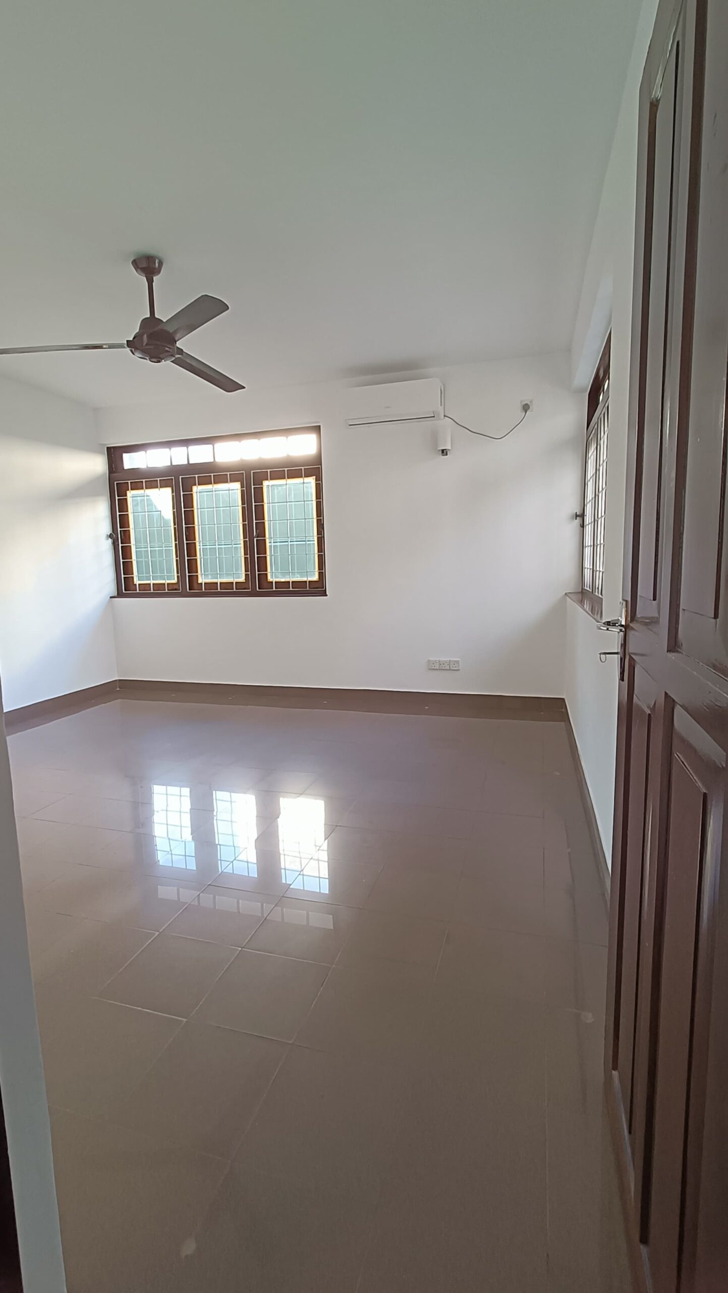Family Home for Rent In Polhengoda, Colombo 5.
