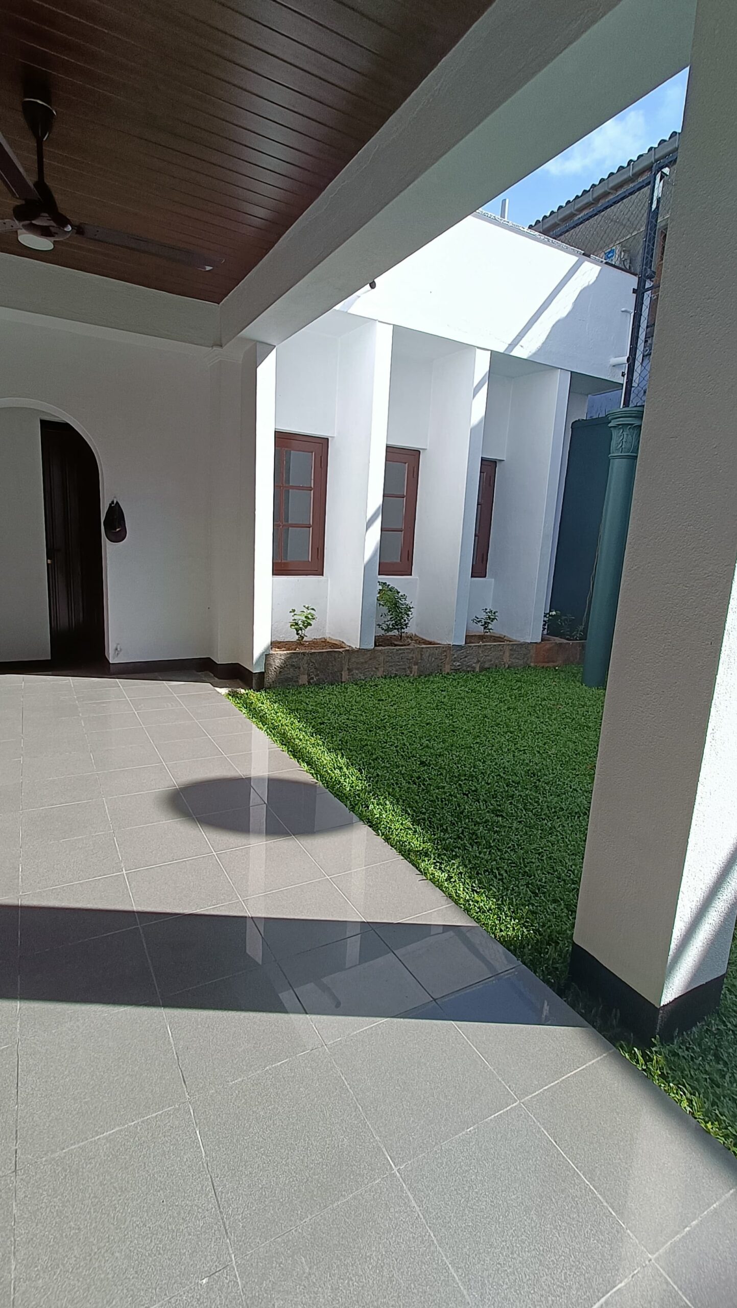 Family Home for Rent In Polhengoda, Colombo 5.