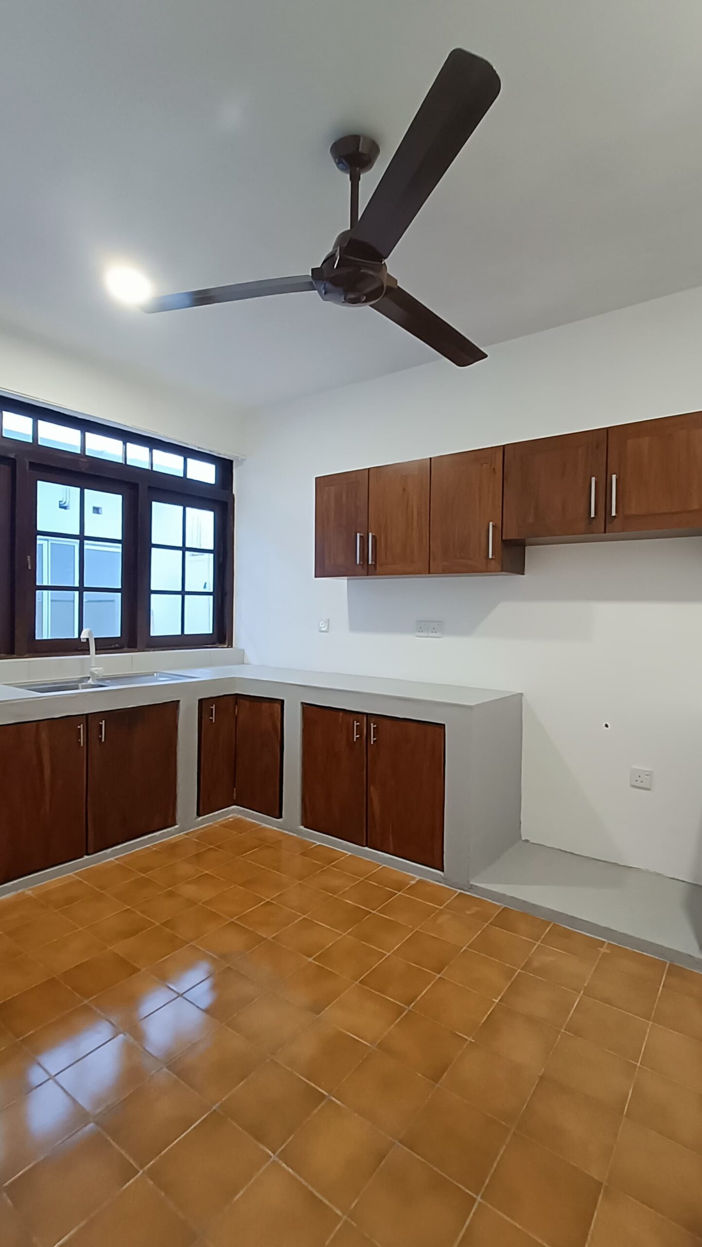 Family Home for Rent In Polhengoda, Colombo 5.